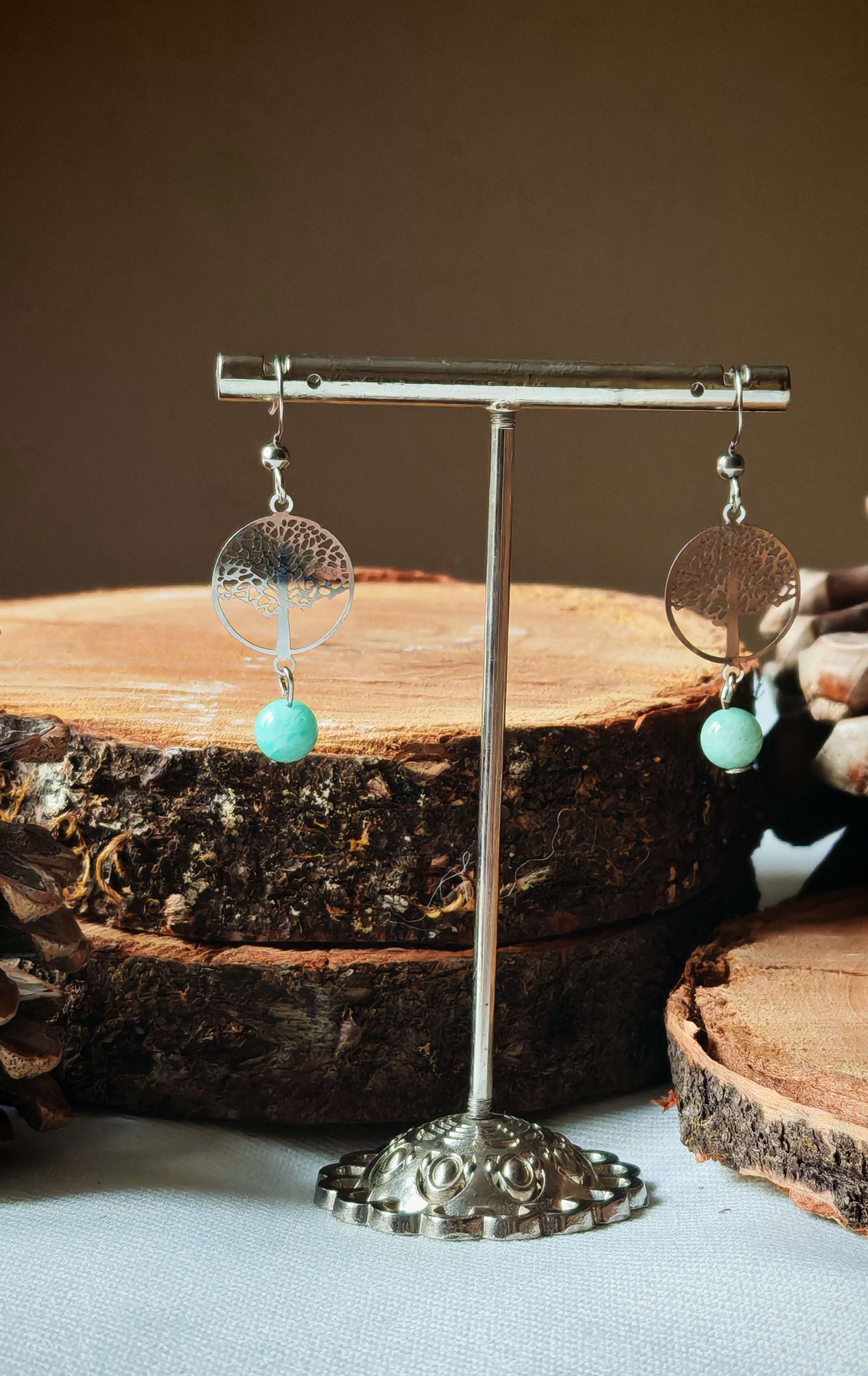Boucle d'oreille arbre de vie filigranne amazonite sur support avec décord en bois