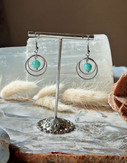 Boucle d'oreille créole amazonite sur support avec décord en roche