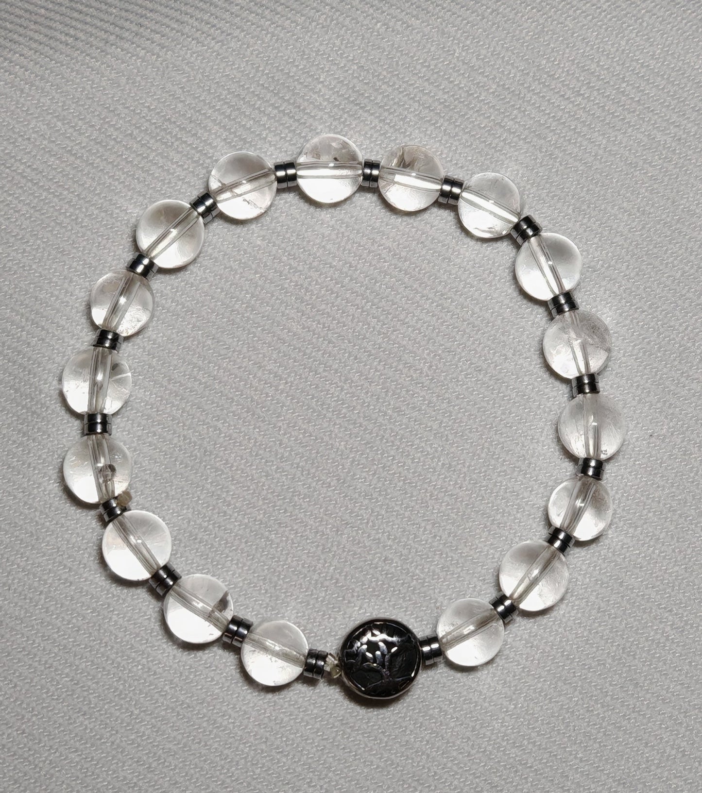 Bracelet Cristal gros plan sur fond blanc