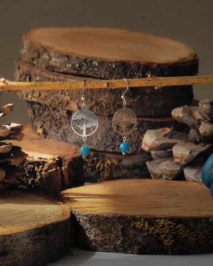 Boucles d’oreilles Apatite Arbre de Vie acier sur rondelle de bois avec pomme de pin et pierre apatite