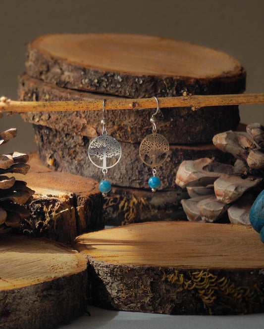 Boucles d’oreilles Apatite Arbre de Vie acier sur rondelle de bois avec pomme de pin et pierre apatite