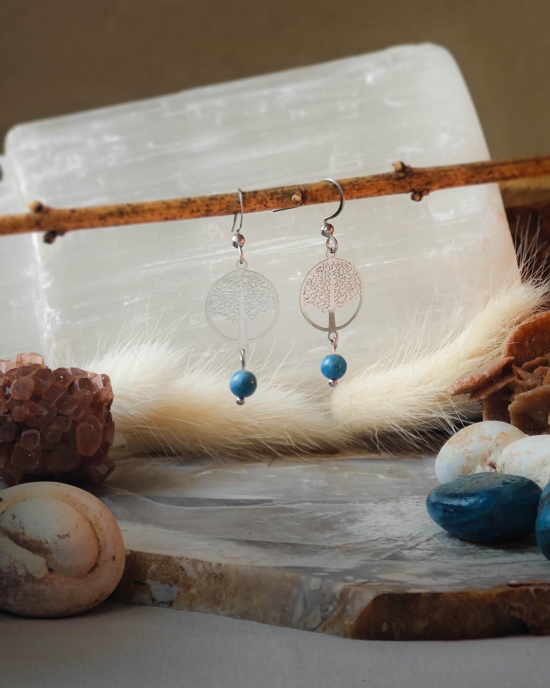 Boucles d’oreilles Apatite Arbre de Vie acier sur roche plate avec pierres et épis blancs